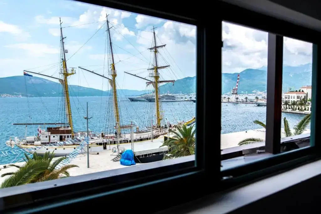 Тиват: Отель Astoria Tivat