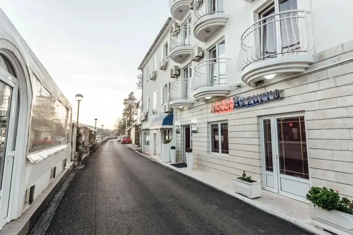 Баошичи: Hotel Azzurro