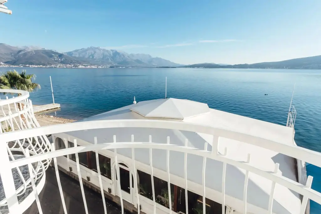 Баошичи: Hotel Azzurro