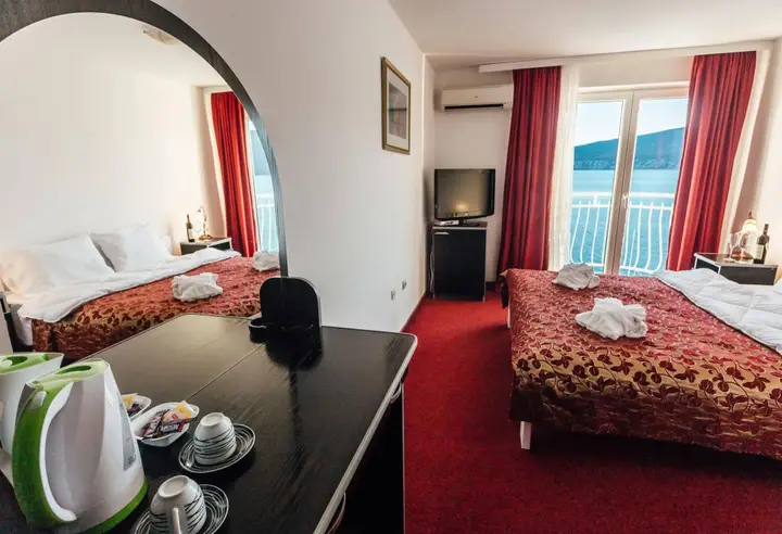 Баошичи: Hotel Azzurro