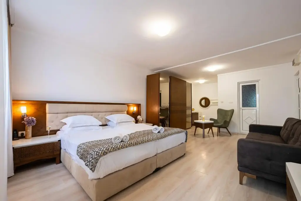 Свети-Стефан: Hotel Adrovic Sveti Stefan