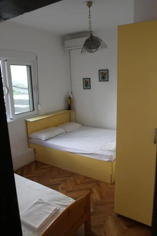 Петровац: Apartments Popović