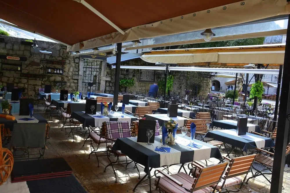 Доброта: Montenegro Backpackers Home Kotor