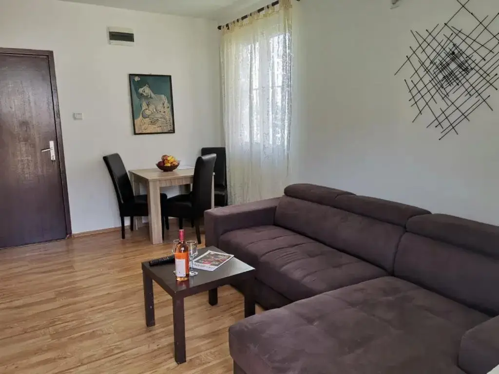 Бечичи: Apartments Nikčević