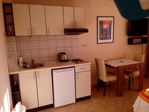 Тиват: Nina Apartments