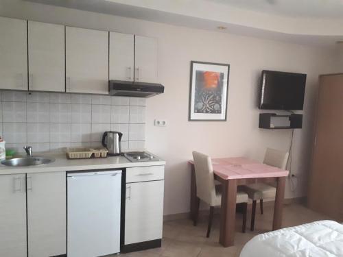 Тиват: Nina Apartments
