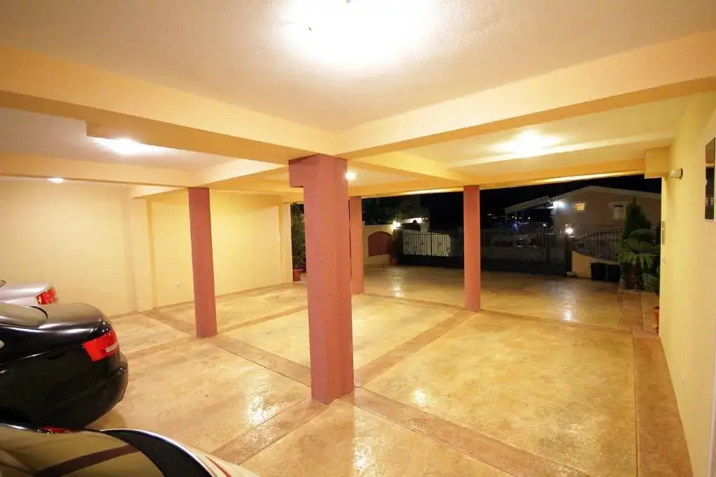 Бар: Villa Jupok 2