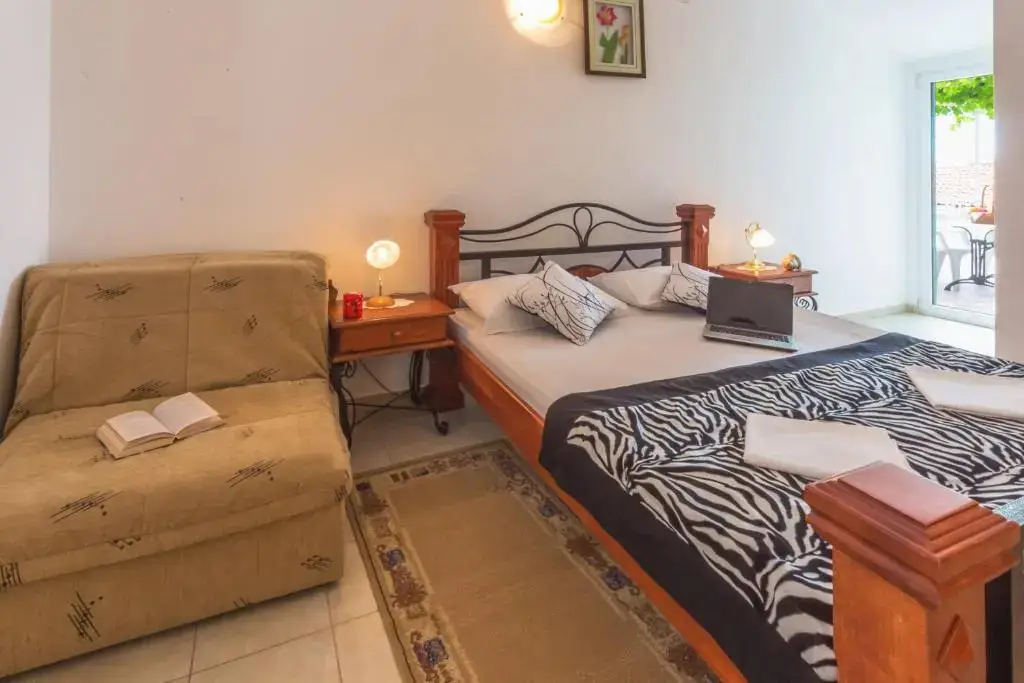 Свети-Стефан: Apartmani Steni