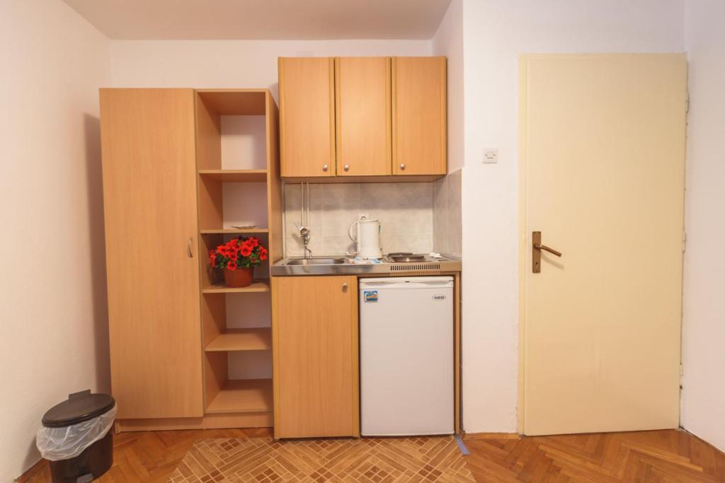 Свети-Стефан: Apartmani Steni
