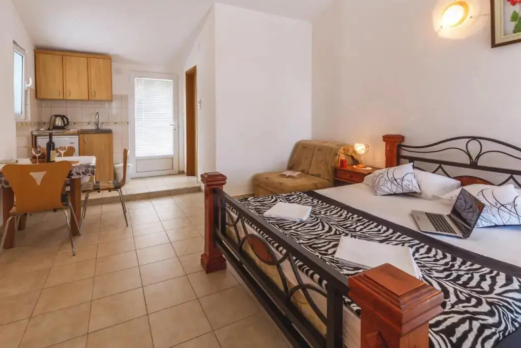 Свети-Стефан: Apartmani Steni
