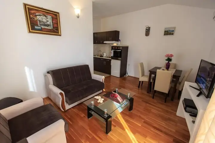 Свети-Стефан: Apartmani Nica