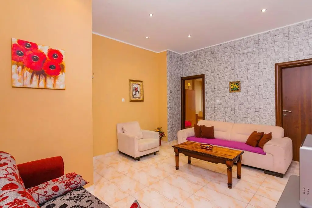 Доброта: Kotor Emerald Apartments