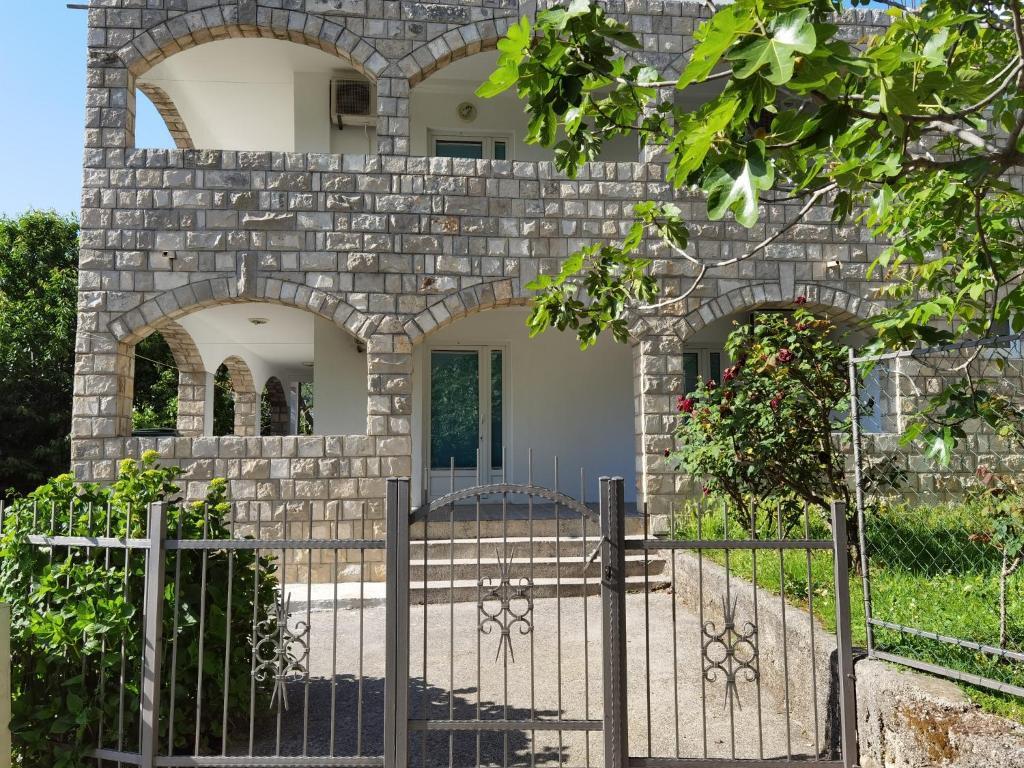 Бечичи: Guest House Vojinović