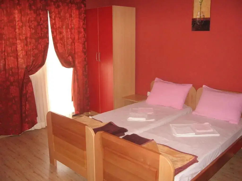 Петровац: Apartments Srzentic