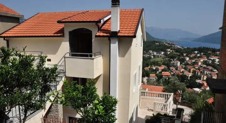 Херцег-Нови: Apartmani Vuković