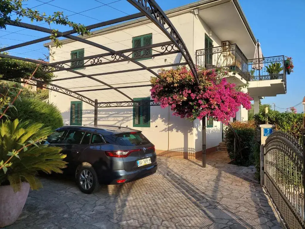 Крашичи: Kjara Apartments