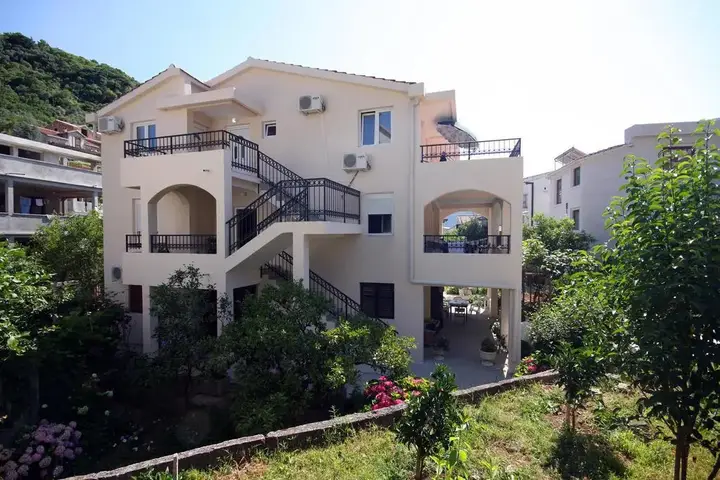 Будва: Apartments Raičević