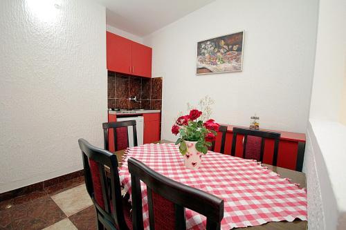 Сутоморе: Apartments Kruna Jovanovic