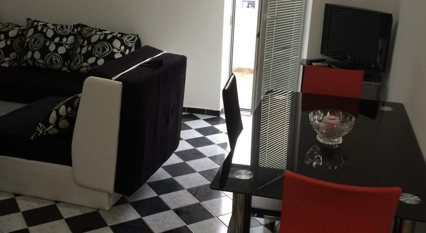 Тиват: Apartments Manojlović
