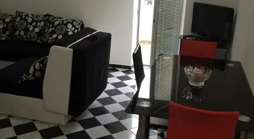 Тиват: Apartments Manojlović