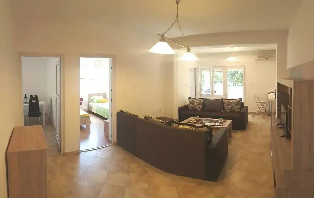 Тиват: Family Apartments