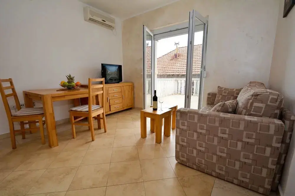Тиват: Family Apartments