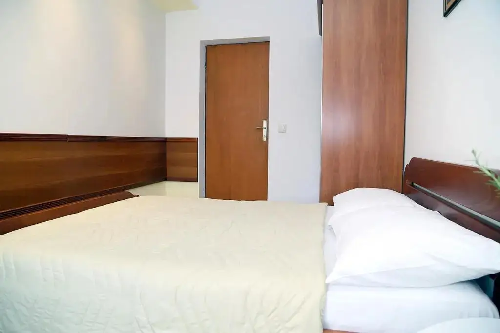 Петровац: Apartments Ardura