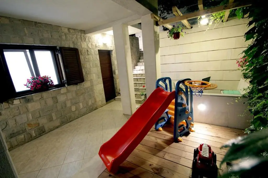 Петровац: Apartments Ardura