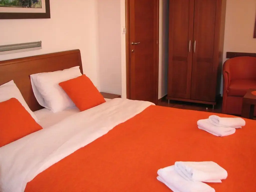 Будва: R-Club Old Town Apartments