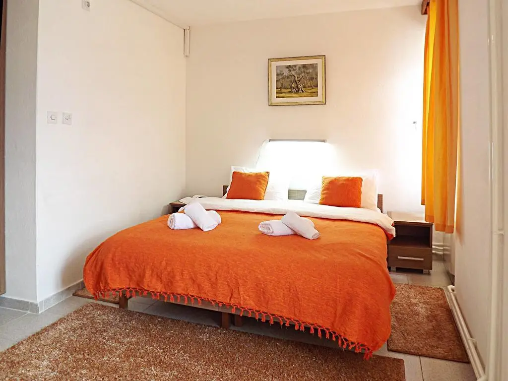 Будва: R-Club Old Town Apartments
