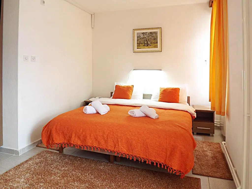 Будва: R-Club Old Town Apartments