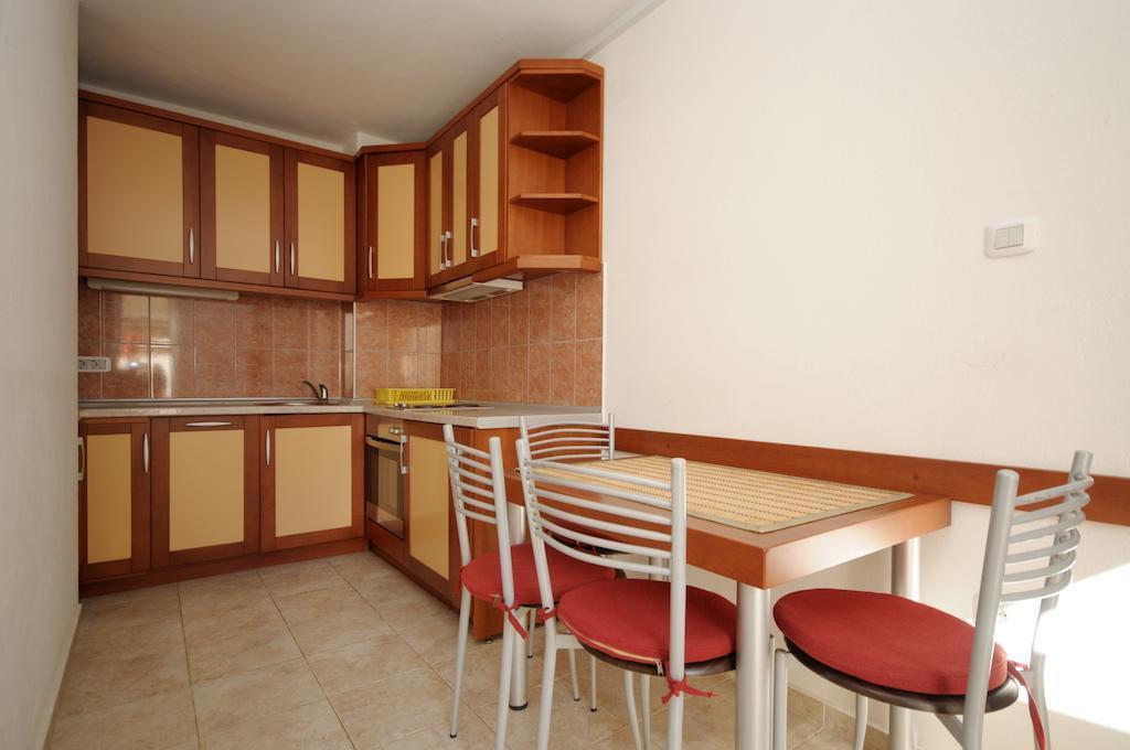 Будва: R-Club Old Town Apartments