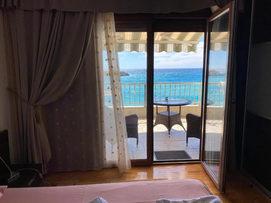 Свети-Стефан: Apartments Lungo Mare