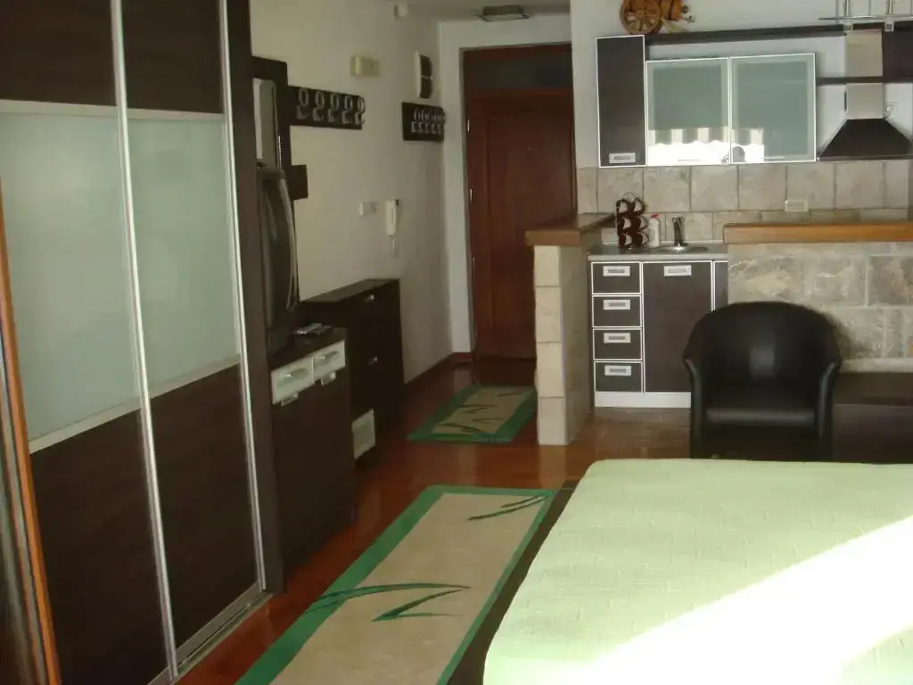 Свети-Стефан: Apartments Lungo Mare
