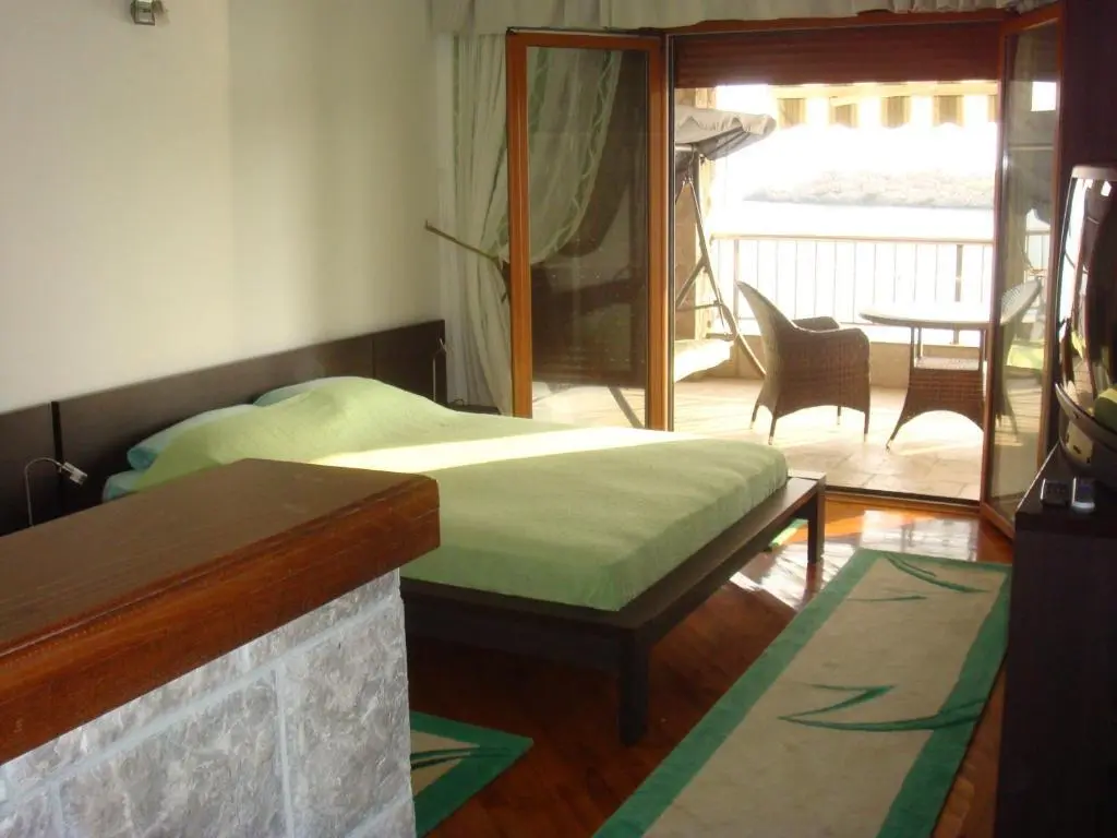 Свети-Стефан: Apartments Lungo Mare