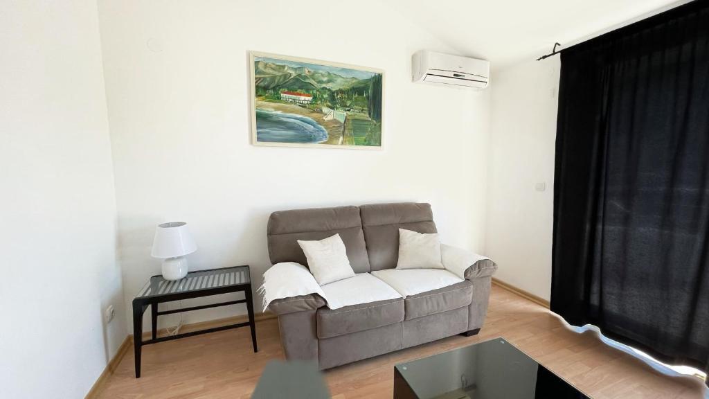 Свети-Стефан: Apartments Antonela