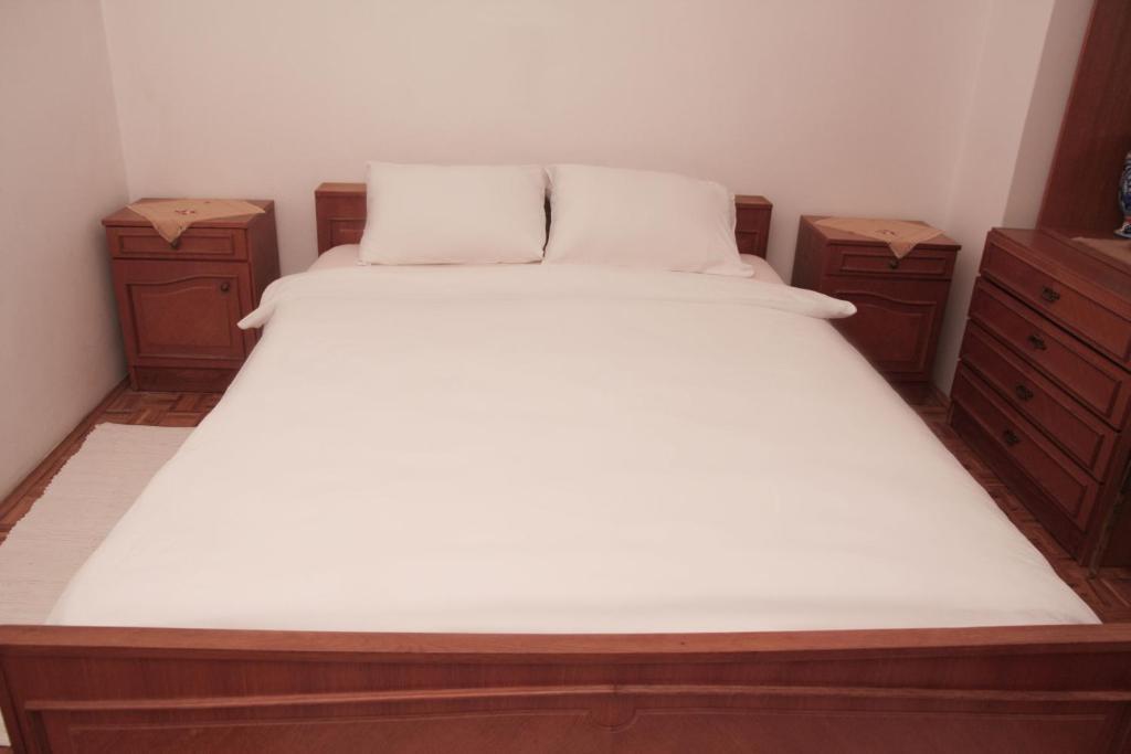 Свети-Стефан: Apartments Antonela