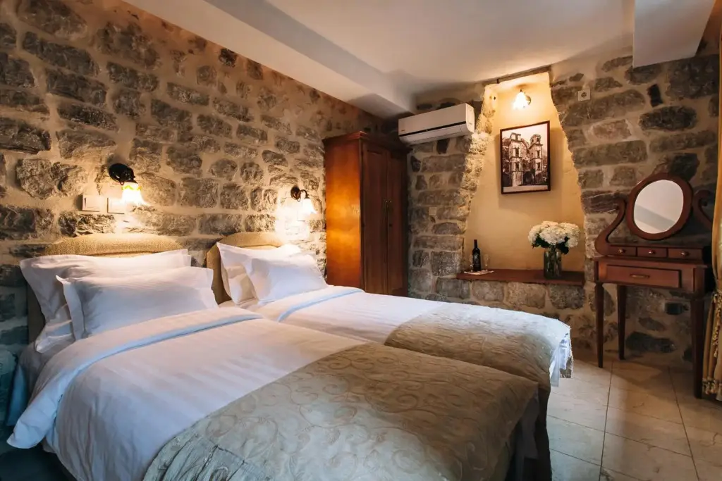 Доброта: Galathea Hotel