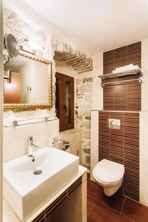Доброта: Galathea Hotel