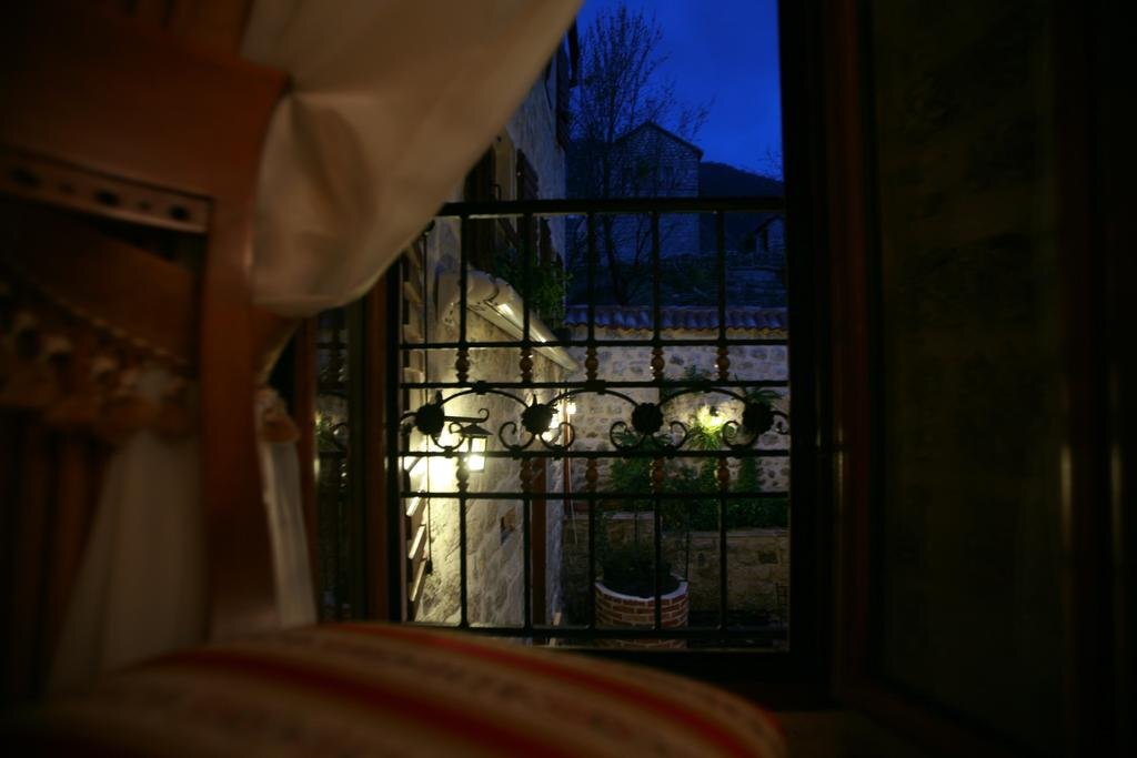 Доброта: Galathea Hotel