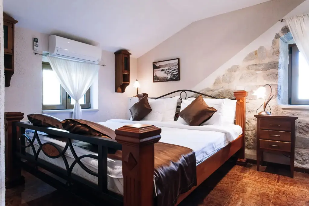 Доброта: Galathea Hotel