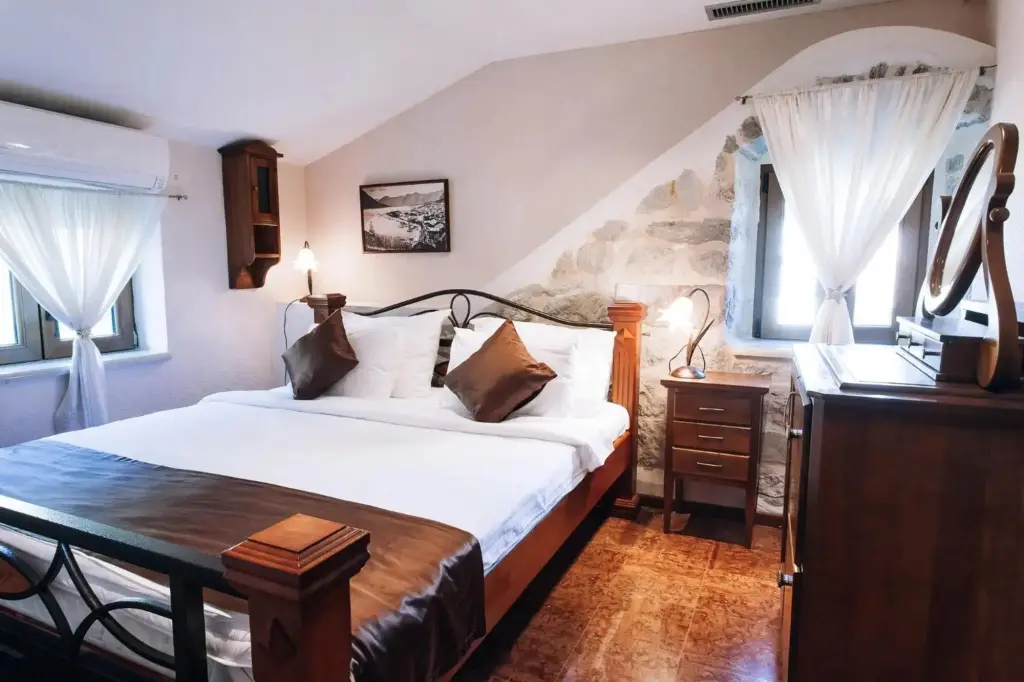 Доброта: Galathea Hotel