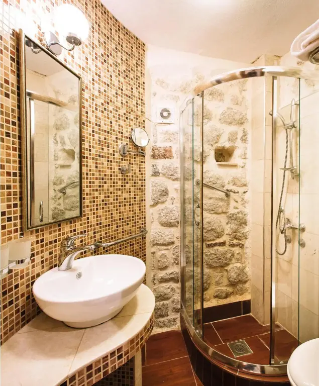 Доброта: Galathea Hotel