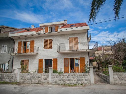 Тиват: Apartments Stone House