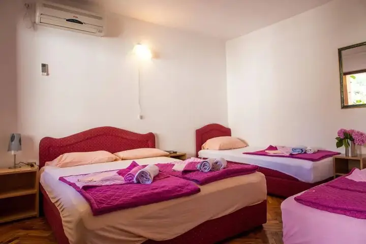 Радовичи: Apartments Sandra
