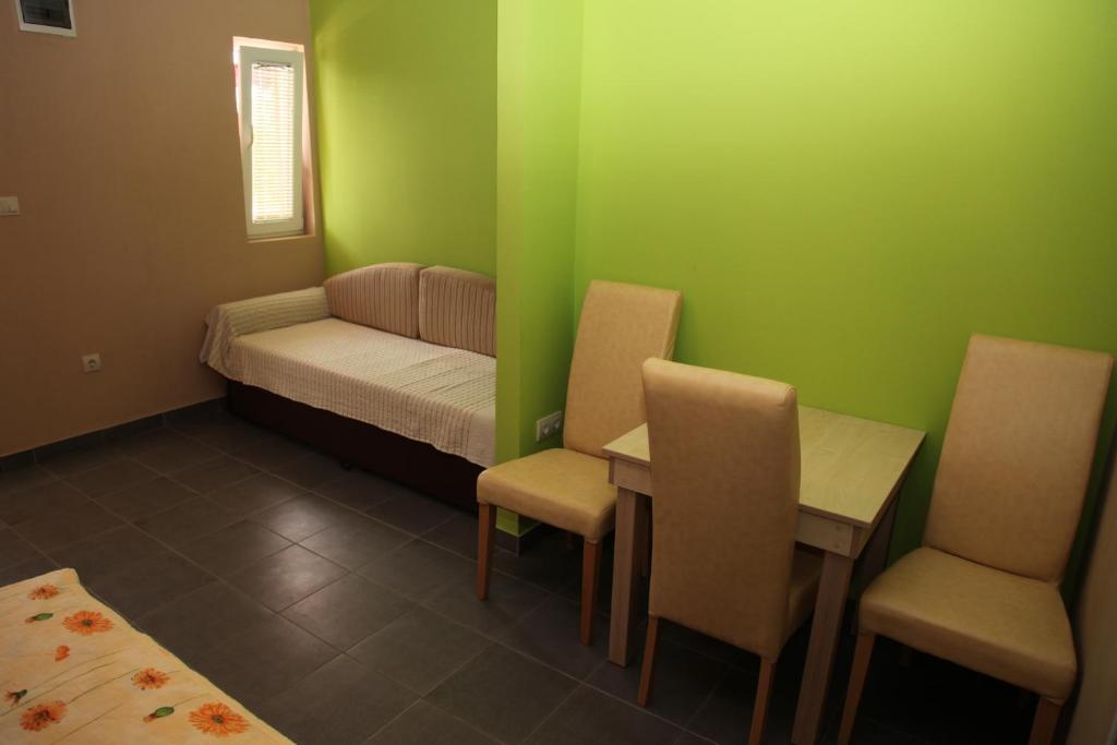 Тиват: Apartments Porto Lastva