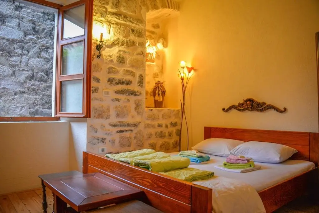 Доброта: Hostel Old Town Kotor