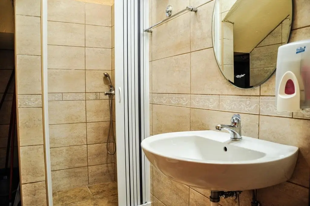 Доброта: Hostel Old Town Kotor