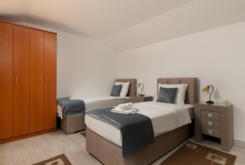 Свети-Стефан: Apartments Jovan