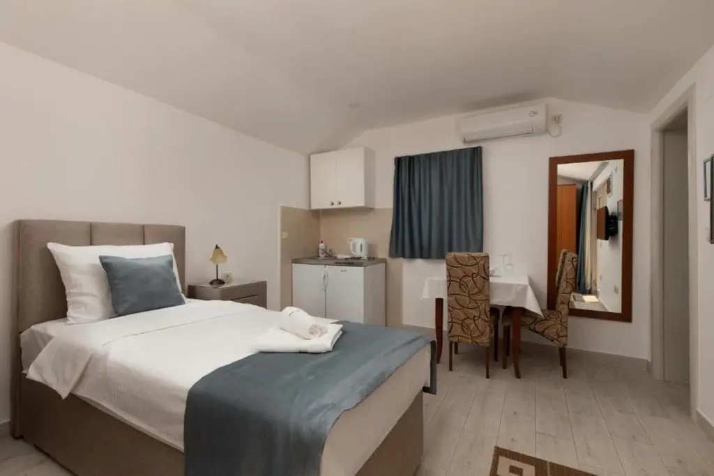Свети-Стефан: Apartments Jovan